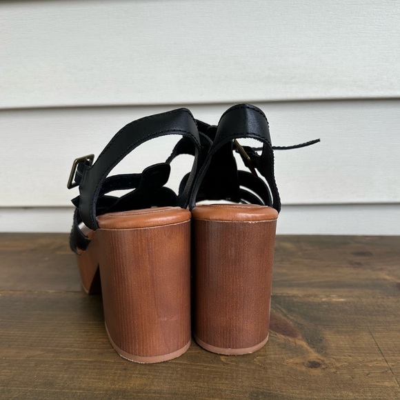 || Universal Thread || Platform Sandal - Picture 4 of 5